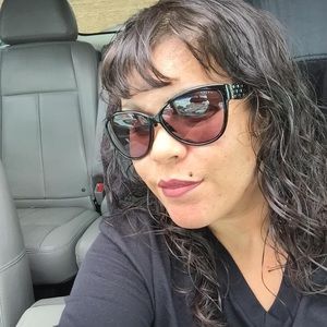 Meet your Posher, Christina